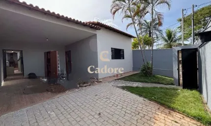 Casa à venda no Cidade Jardim com 4/4 sendo um suíte com closet e banheira