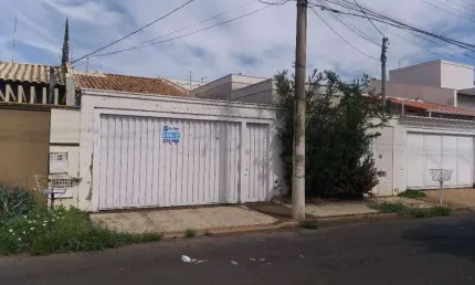 Casa com 3 dormitórios à venda, 10 m² por R$ 680.000,00 - Jardim São Bento - Uberaba/MG