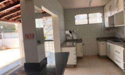 Casa com 3 dormitórios para alugar por R$ 3.254,47/mês - Fabrício - Uberaba/MG