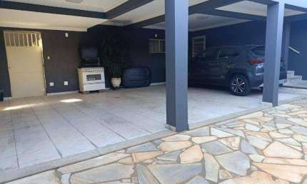 Casa com 5 dormitórios, 244 m² - venda por R$ 800.000,00 ou aluguel por R$ 2.935,11/mês - Vila Olímpica - Uberaba/MG
