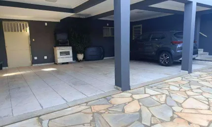 Casa com 5 dormitórios, 244 m² - venda por R$ 800.000,00 ou aluguel por R$ 2.935,11/mês - Vila Olímpica - Uberaba/MG
