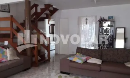 Sobrado em Condomínio Fechado nas Palmas com 3 dormitórios e 1 suíte