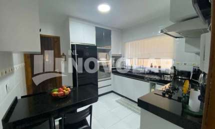 Sobrado com 3 Suítes e 4 Vagas à Venda na Vila Medeiros | 130m² | Churrasqueira | Ótima Localização
