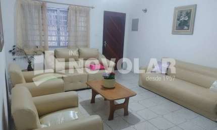Casa Assobradada, com 3 dormitórios sendo 2 suites e 6 vagas de garagem.