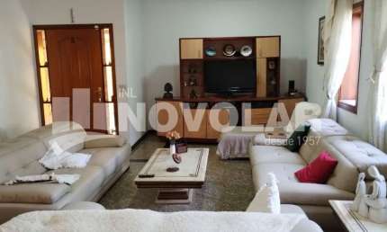 Sobrado com 391 metros quadrados de área total, Jardim Guapira