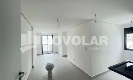 Apartamento na Vila Guilherme com 2 Dormitórios. Venha Conhecer. Prédio com Elevador e Solarium.