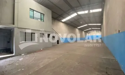 Galpão na Vila Maria com Plataforma 91,3M, Energia Trifásica. PD 6 metros.  Agende Visita.