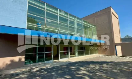 Galpão no pari 9.370m² de área construída. vão livre 5.300 m²,  pd 7,5m. estacionamento 120 vagas.