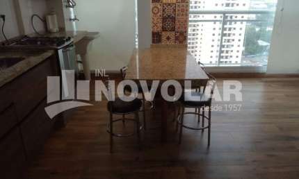 Apartamento 1 Dormitório com Vista para o Campo de Marte. Andar Alto. Região Excepcional. Visite!