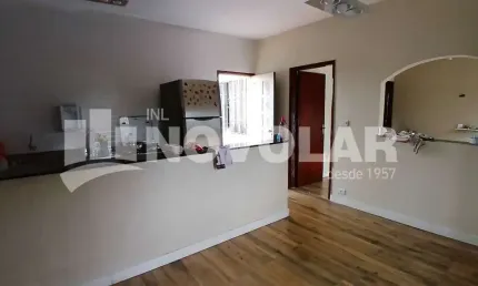 Casa Assobradada no Parque Novo Mundo. Com 2 dormitórios sendo 1 suíte, 1 vaga de garagem descoberta