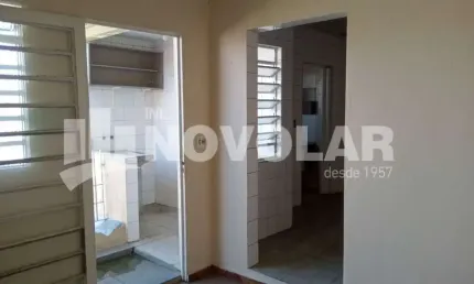 Casa assobradada para alugar na vila constança com 1 dormitório e quintal