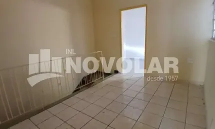 Casa assobradada no jardim japão, com 2 dormitórios, sala
