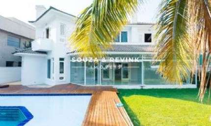 Casa à Venda em Alphaville 4 suites no Condomínio 18º do Forte