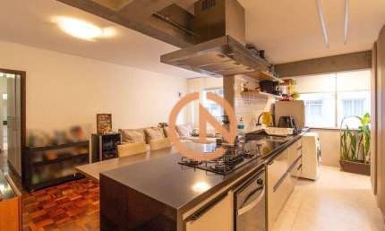 Apartamento reformado com dois quartos na Vila Nova Conceição