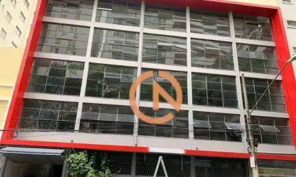 Prédio comercial monousuário para locação: 2.600 m², excelente iluminação e localização privilegiada