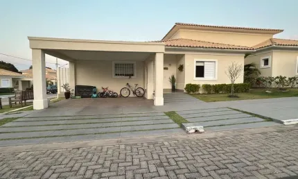 *A venda Casa Térrea no Condomínio  Vistas Residence 3 suítes*