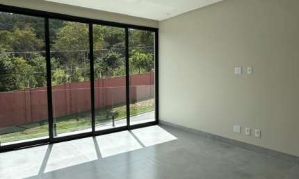Sobrado novo alto padrao para locaçao , proximo a area de lazer e mata.