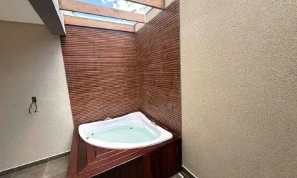 Imperdível: Triplex individual  à venda em localização privilegiada no Bairro Maracanã e Praia Grande.