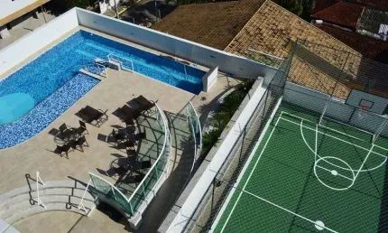 Apartamento 02 dormitórios sendo 01 suíte, sala para 02 ambientes com Sacada Gourmet no Bairro Guilhermina em Praia Grande