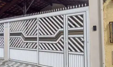 Imperdível oportunidade, Casa à venda em Praia Grande, 3 quartos, 1 suíte, 1 sala, 2 vagas, 82m².