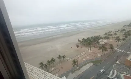 Apartamento em prédio em frente ao mar com dois dormitórios no bairro Ocian