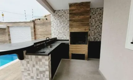 CASA tipo SOBRADO Isolado NOVO com 3 dormitórios-suites, PISCINA, Área Gourmet, Balneário FLÓRIDA em Praia Grande - SP.  Encante-se vendo o  VÍDEO!!!