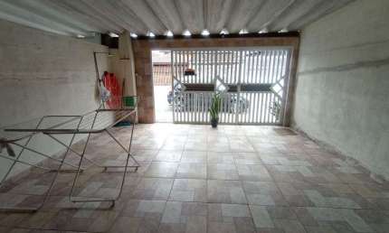 Sobrado de 3 dormitórios no bairro Vila Mirim em Praia Grande.