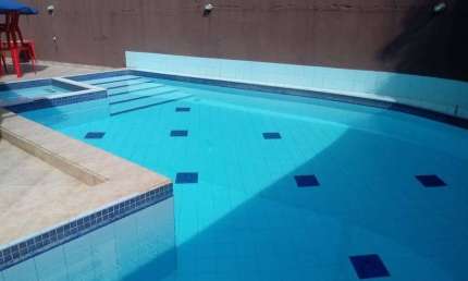 CASA ISOLADA 07 suítes, Piscina enorme,  Área Gourmet gigante, 10 vagas de garagem, 497 m2 de área útil. no centro do CAIÇARA em Praia grande - SP