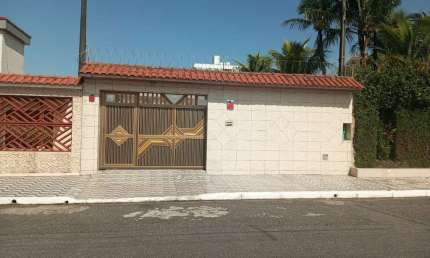 Imperdível Casa à Venda em Praia Grande-SP, Bairro Real: 4 quartos, 3 suítes, 1 sala, 4 banheiros, 4 vagas, 360m².