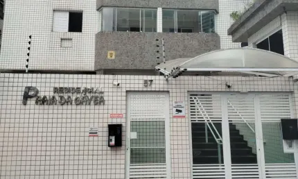 Apartamento à venda na guilhermina, praia grande-sp: 2 quartos, 1 suíte, 1 sala, 2 banheiros, 1 vaga e 76m² de área.