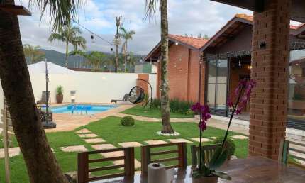 LINDA CASA NO BAIRRO DO JARDIM FLORIDA - PRAIA GRANDE .