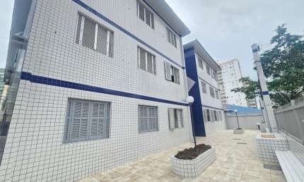 Kitnet linda para locação na Guilhermina, Praia Grande-SP: espaço amplo, 1 banheiro, 37m². Lindo e completo!