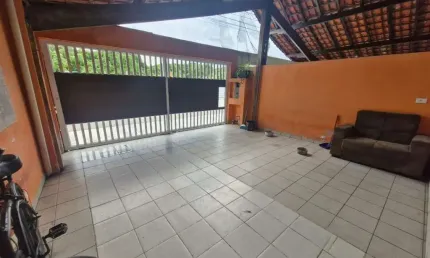 Ampla Casa Geminada próxima a Praia na Vila Mirim em Praia Grande
