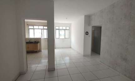 Apartamento à venda em Praia Grande-SP, bairro Guilhermina, 2 quartos, 1 sala, 1 banheiro, 1 vaga de garagem.
