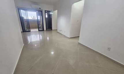 Aluguel de apartamento de 3 quartos na Guilhermina, Praia Grande-SP: 100m², suíte, sala, 2 vagas. Venha conferir!
