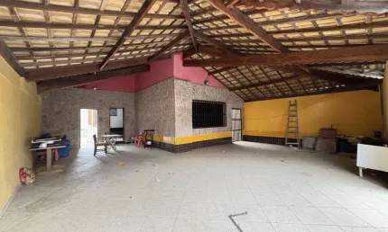 Casa em condomínio sobreposta com sacada, 2 dormitórios, Garagem, no Caiçara em Praia Grande - SP. Financia pelo programa'Casa Verde e Amarela'