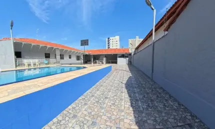 Casa à venda em praia grande-sp, no bairro solemar, com 3 quartos, 1 suíte, 3 banheiros, piscina aquecida, 10 vagas de garagem e 180m² de área.