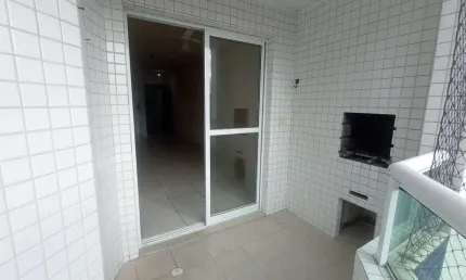 Amplo Apartamento para LOCAÇÃO de 2 dormitórios no Bairro Guilhermina em Praia Grande