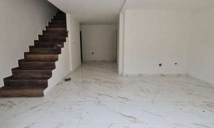 Sala Comercial de Alto Padrão para Locação em Praia Grande-SP, Boqueirão - 1 Sala, 6 Banheiros, 350m² de Área.