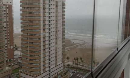 Imperdível oportunidade de adquirir apartamento de 2 quartos com suíte e 2 vagas de garagem em condomínio na Aviação, Praia Grande-SP!