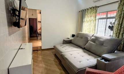 Imperdível oportunidade de casa à venda em Praia Grande-SP, bairro Ocian: 2 quartos, 1 suíte, 1 sala, 2 banheiros, 2 vagas, 125m².