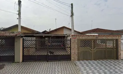 Casa à venda em Praia Grande-SP, bairro Caiçara: 2 dormitórios, 1 suíte, 1 sala, 1 banheiro, 3 vagas de garagem, 77m². Venha conferir!