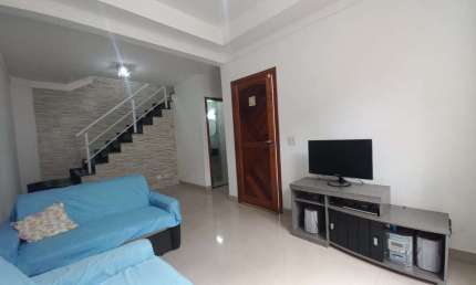 Imperdível: Casa à venda na Guilhermina, Praia Grande-SP, com 3 quartos, 1 suíte, 1 sala, 2 banheiros e 80m² de área. Venha conferir!
