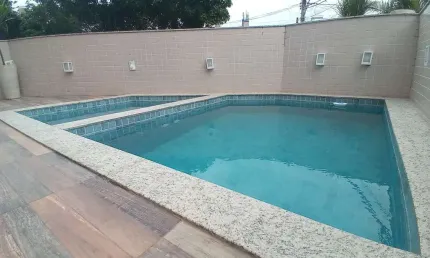 Apartamento novo de 2 dormitórios com sacada e vista livre no bairro Mirim - Praia Grande