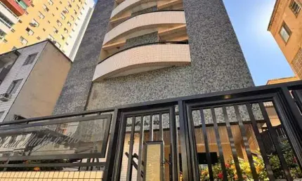 Apartamento à venda na Guilhermina, Praia Grande-SP: 1 quarto, 2 salas, 1 banheiro, 1 vaga de garagem - 50m². Venha conferir!