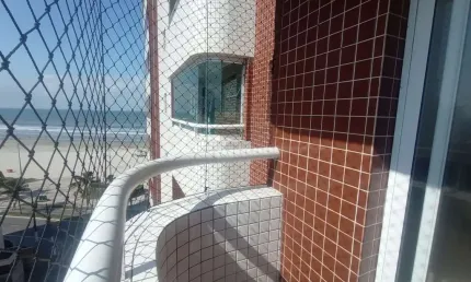LOCAÇÃO DE APARTAMENTO DE 1 DORMITÓRIO COM VISTA MAR DA SACADA, EM PRÉDIO FRENTE AO MAR EM PRAIA GRANDE