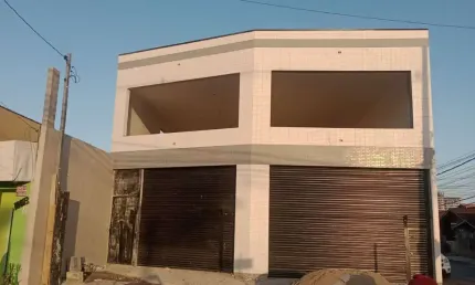 Loja galpão comercial para locação no maracanã, praia grande-sp: 1 sala, 1 banheiro, 2 vagas de garagem.
