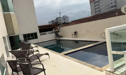 Excelente oportunidade! apartamento à venda ou locação na guilhermina, praia grande-sp com 2 quartos, 1 suíte, 2 salas, 2 banheiros e 1 vaga.