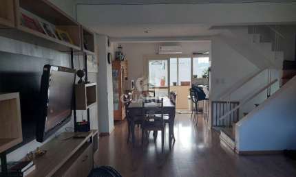 Casa com 3 quartos à venda na Rua Victor Silva, 38, Camaquã, Porto Alegre por R$ 650.000