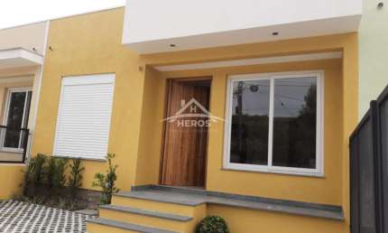 Casa com 3 quartos à venda na Rua Criciúma, 35, Guarujá, Porto Alegre por R$ 425.000